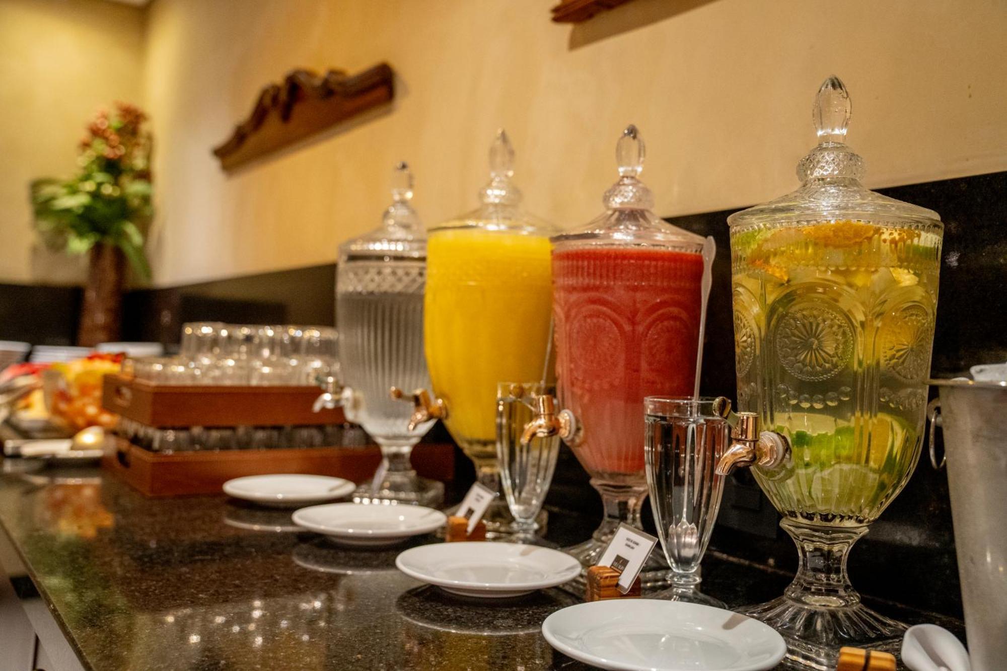 Hotel Luzeiros Ресифи Экстерьер фото A selection of non-alcoholic drinks