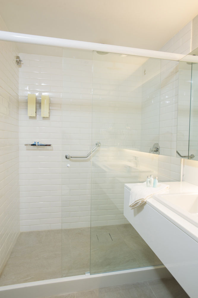 Hotel Luzeiros Ресифи Экстерьер фото A shower with a grab rail