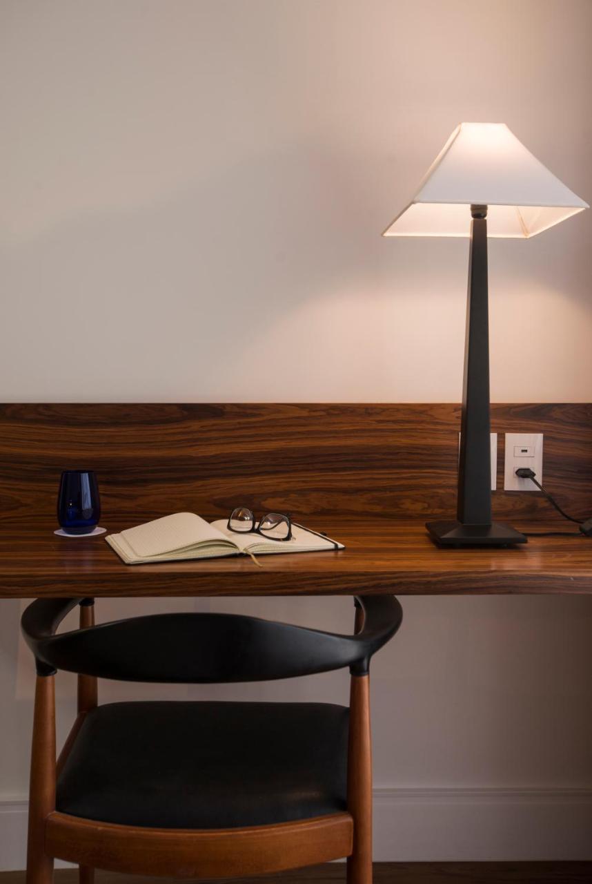 Hotel Luzeiros Ресифи Экстерьер фото A lamp on a desk
